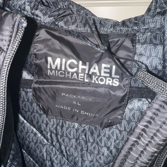 Woman's NWT XL Michael Kors packable jacket - Picture 3 of 5